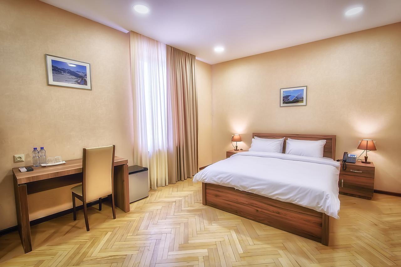 Green Corner Hotel Tbilisi Bagian luar foto