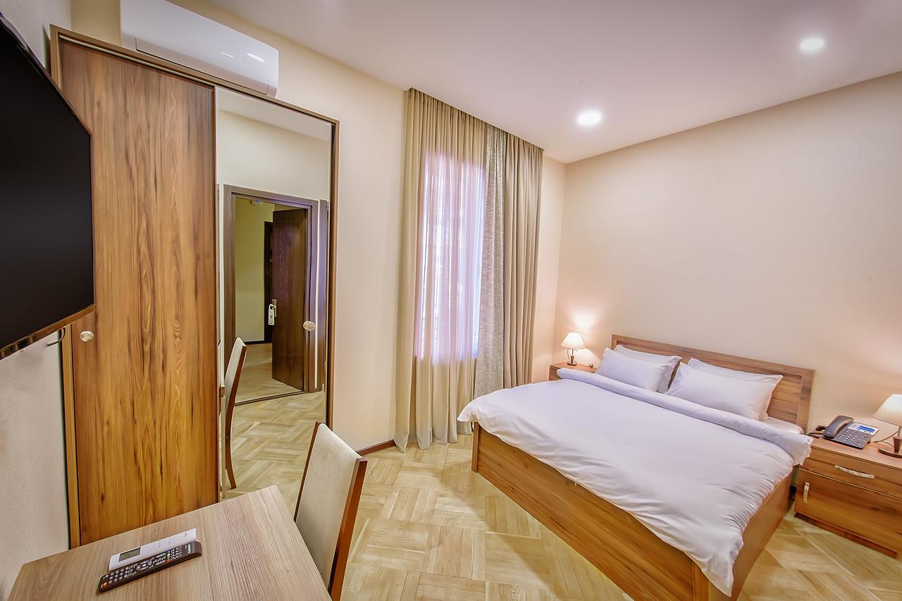 Green Corner Hotel Tbilisi Bagian luar foto
