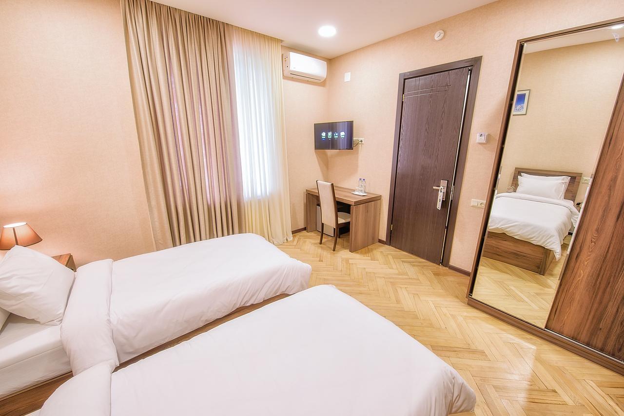 Green Corner Hotel Tbilisi Bagian luar foto